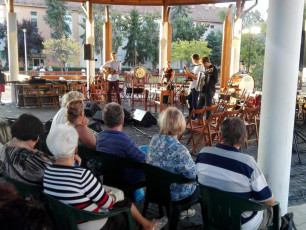 20190600 Zenepaviloni koncertek 2019 junius-augusztus26